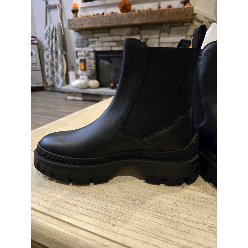 Moncler Hevea Chelsea Boots Black Leather Slip On Size EU 37.5 Ankle NIB 990 - Picture 3 of 6